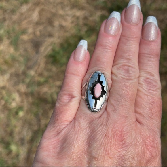 Navajo Made Sterling Silver Queen Conch Shadow Box Ring - Picture 11 of 13